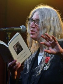 Légion d'honneur : Patti Smith émue