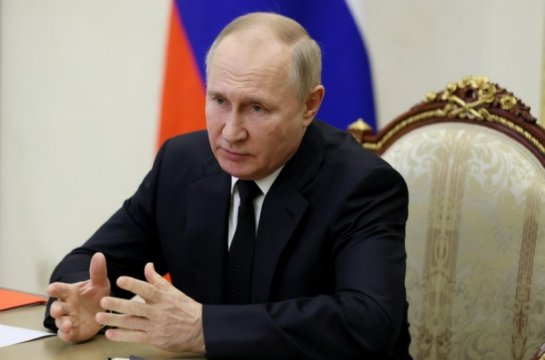 Poutine reconnaît un conflit "long" en Ukraine
