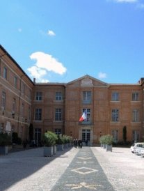 Toulouse : des panneaux antivax font polémique