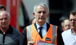 Catastrophe de Brétigny : Guillaume Pépy exprime la "responsabilité morale infinie" de la SNCF et dit sa "compassion"