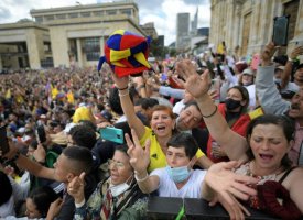 Colombie: investi président, Petro vise la fin de la "guerre anti-drogues"