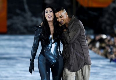 Cher en guest-star au défilé Balmain transformé en festival de musique