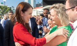 Nouvelle Zélande: la Première ministre Jacinda Ardern officiellement remplacée