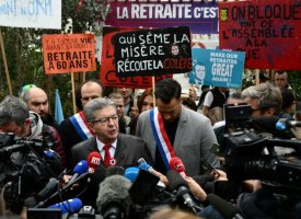 Retraites: Mélenchon appelle les manifestants "à ne se laisser intimider d'aucune façon"