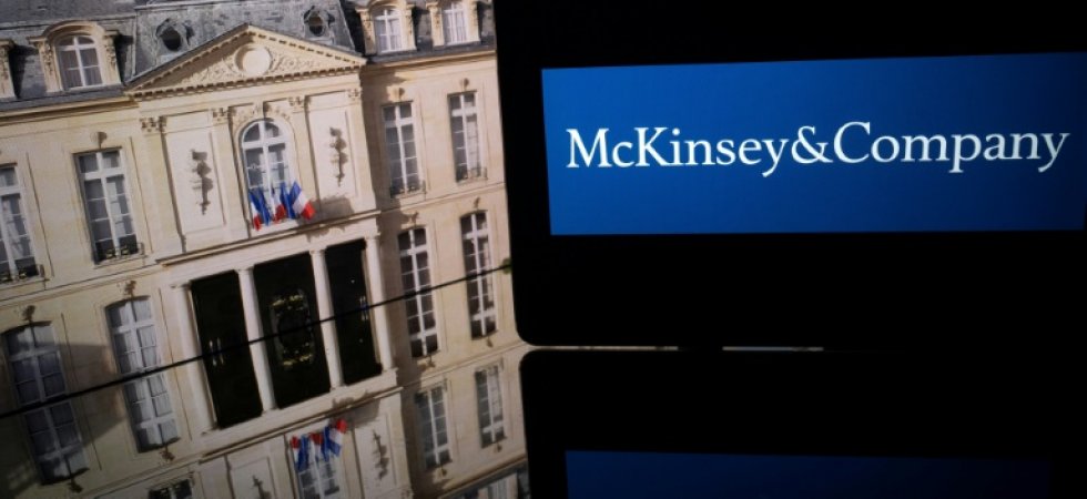 Emmanuel Macron rattrapé par le "sparadrap" McKinsey