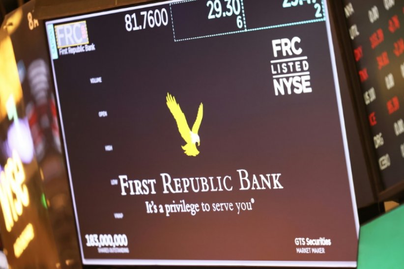 Un écran de la Bourse de New York, le 13 mars 2023
