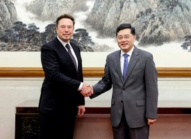 Tesla: Elon Musk veut "continuer de développer ses activités en Chine", selon la diplomatie chinoise