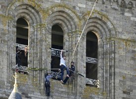 Le funambule Nathan Paulin bat le record du monde de distance au Mont Saint-Michel