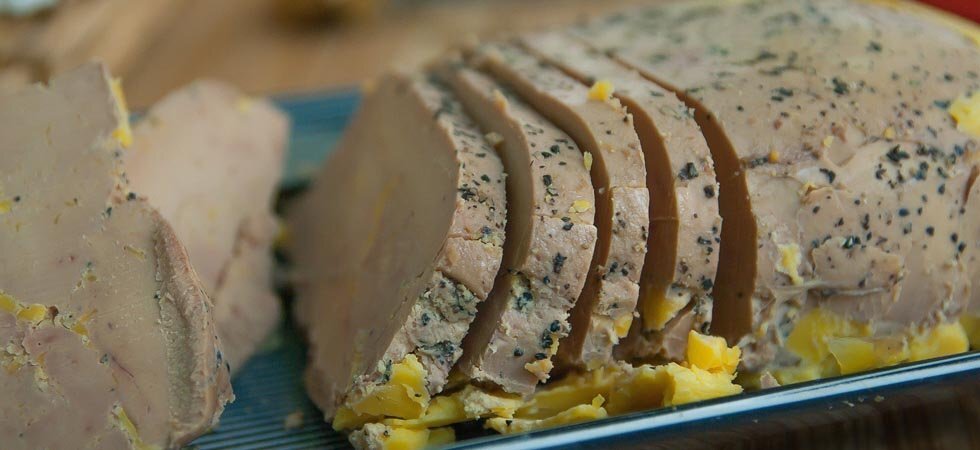 De grandes villes écologistes bannissent le foie gras : tollé chez les restaurateurs et dans la filière