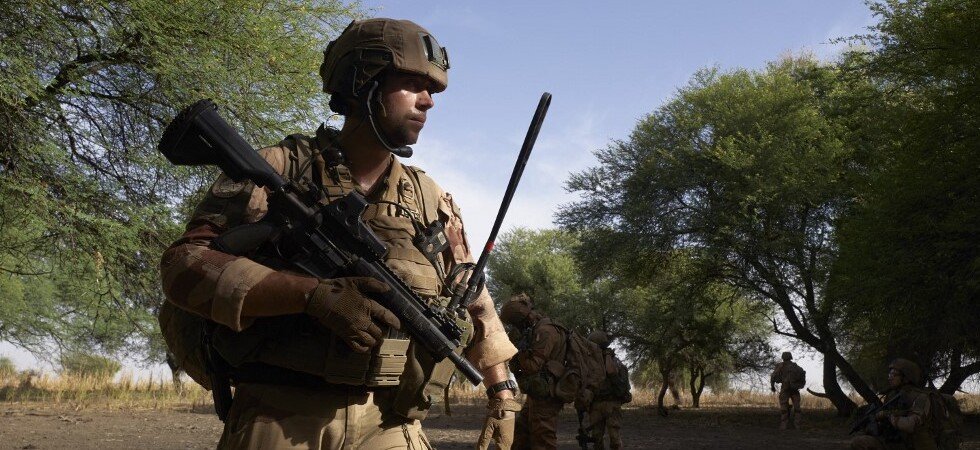Opération Barkhane : la France doit-elle se retirer du Sahel ?