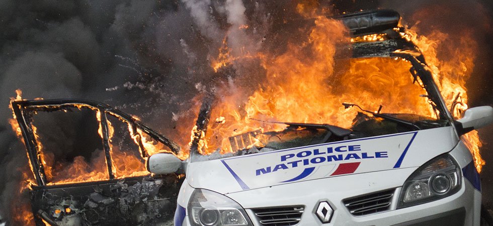 Voiture de police incendiée à Paris : le principal suspect identifié 