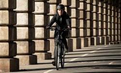 Une proposition de loi visant à rendre le casque obligatoire à vélo rejetée par les sénateurs