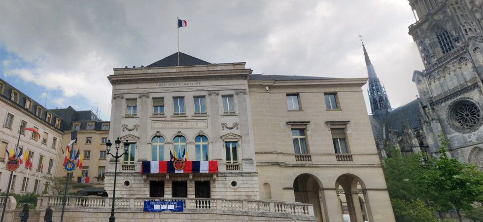 Orléans : le maire LR augmente de 300% son salaire